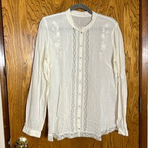 Embroidered lace delicate cotton blouse